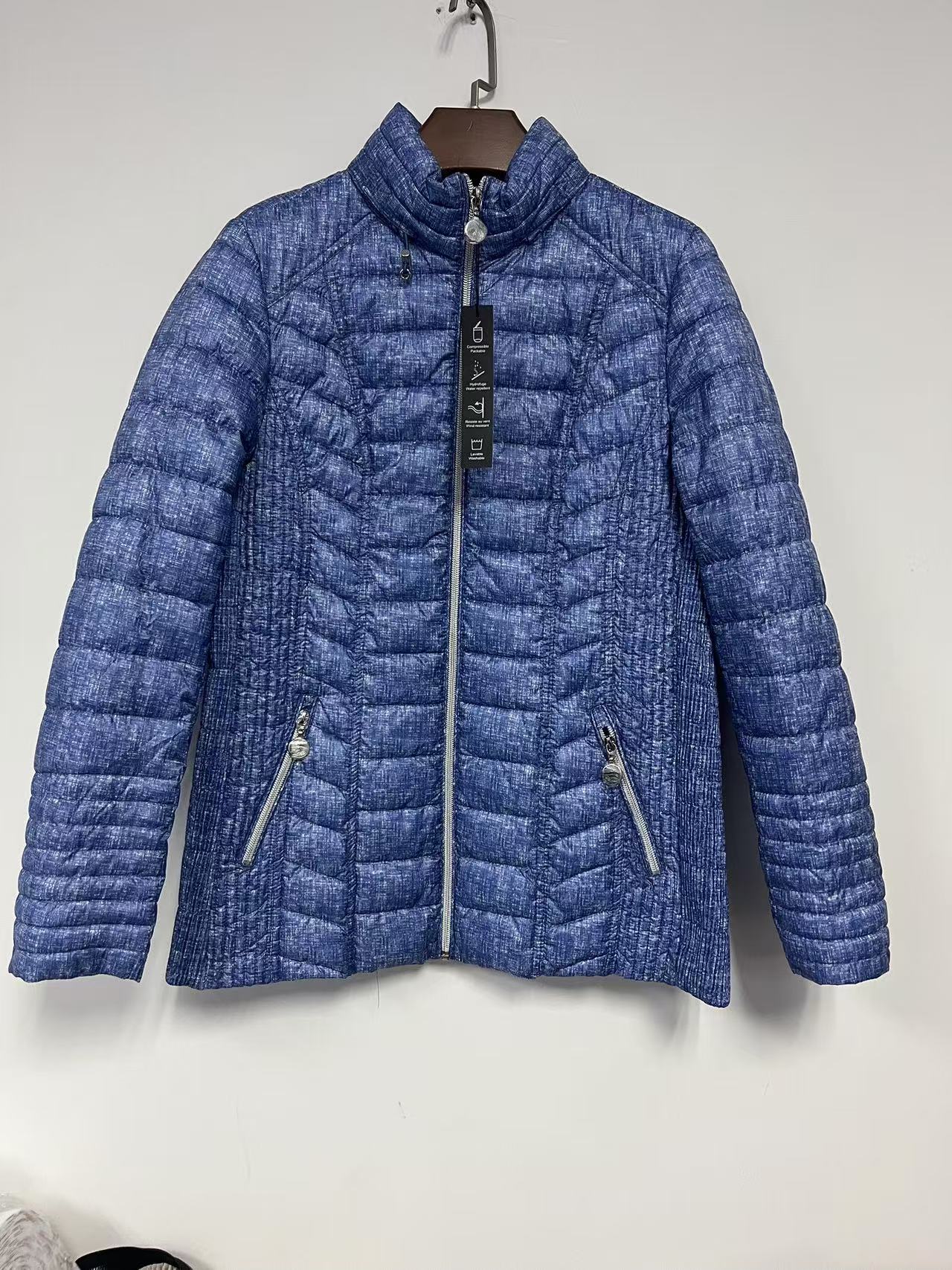 Women‘s light padded jacket