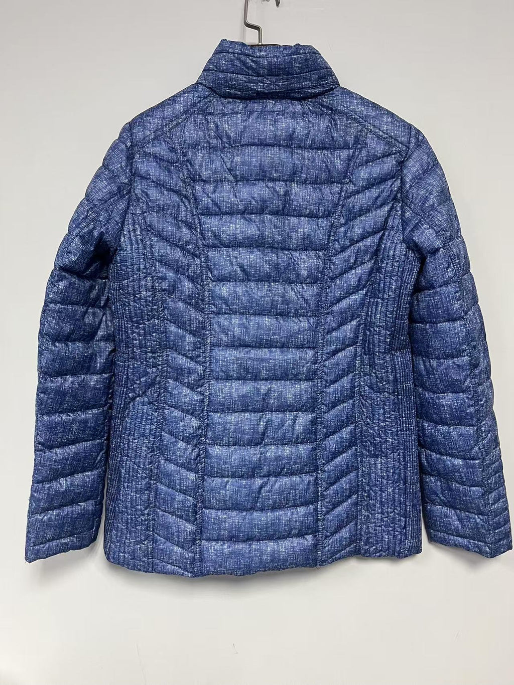 Women‘s light padded jacket